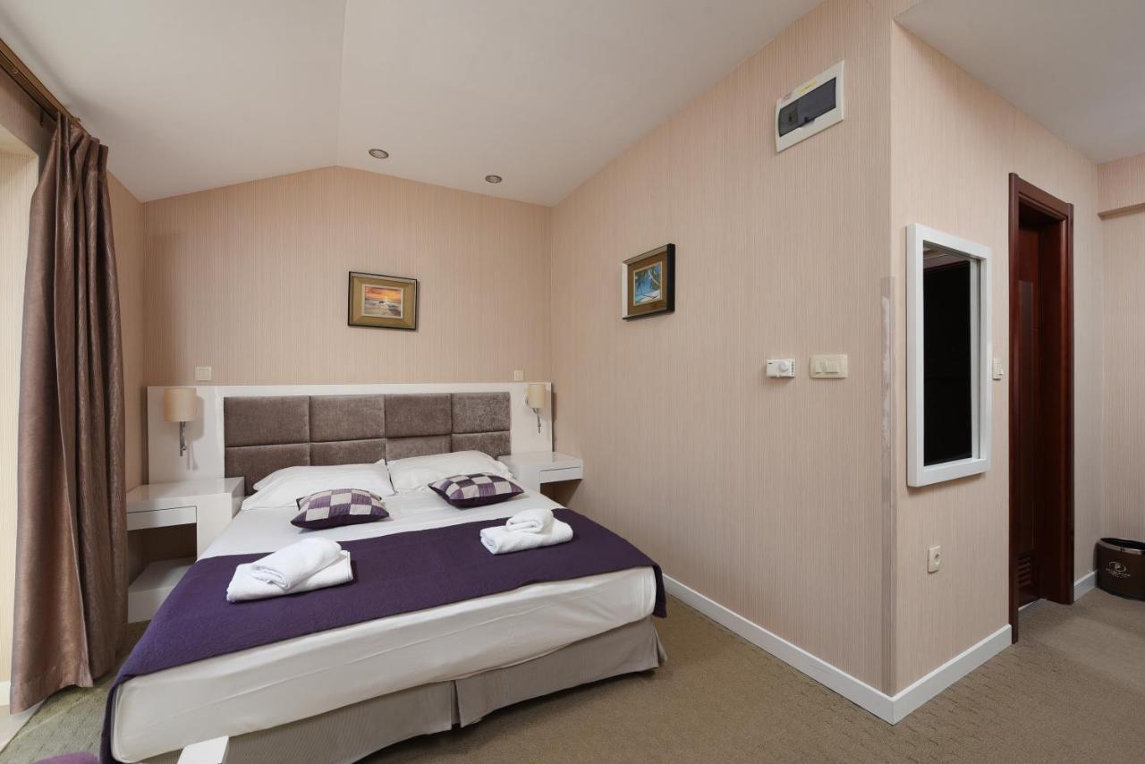 Family Hotel Zane Pag Town Eksteriør billede