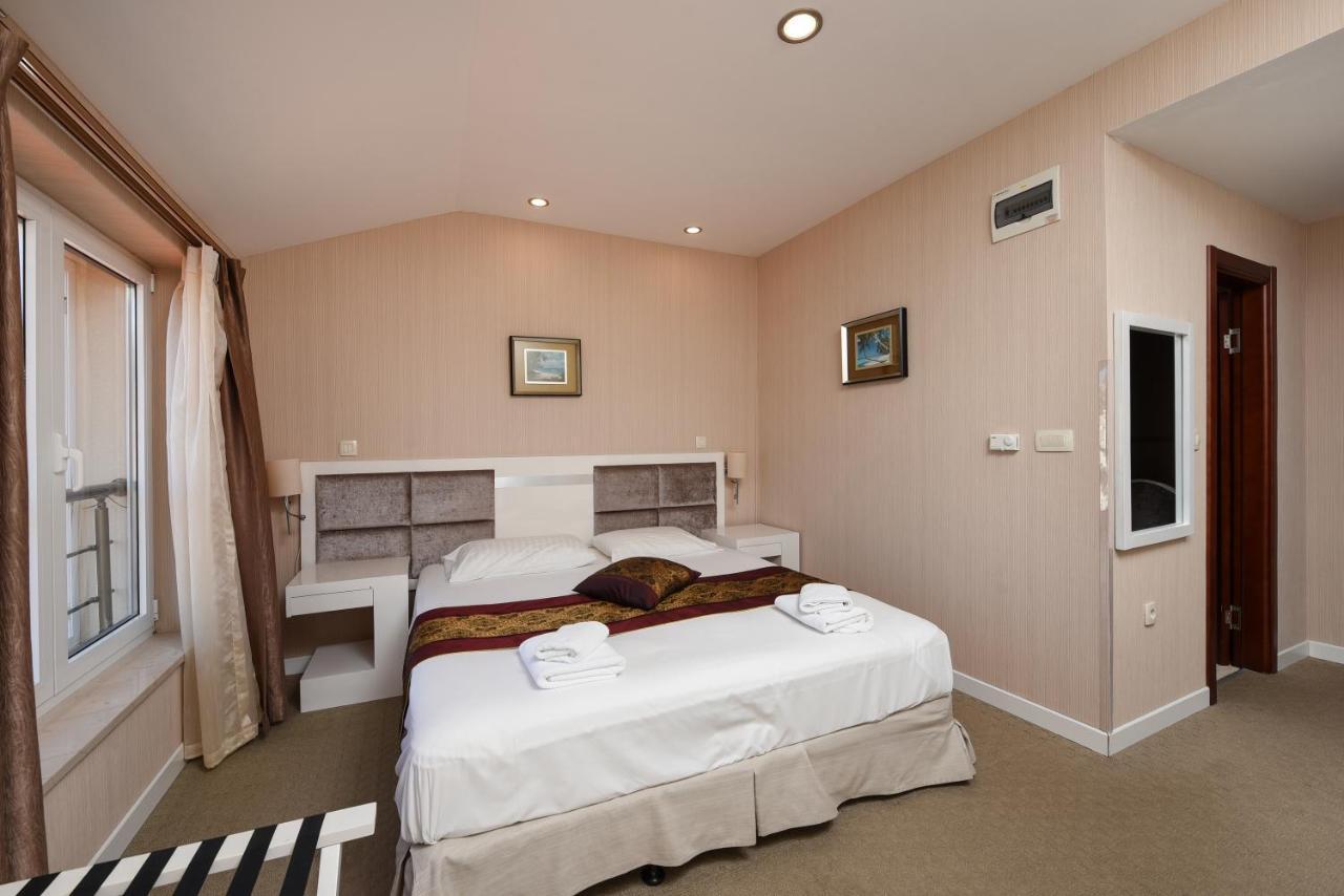 Family Hotel Zane Pag Town Eksteriør billede