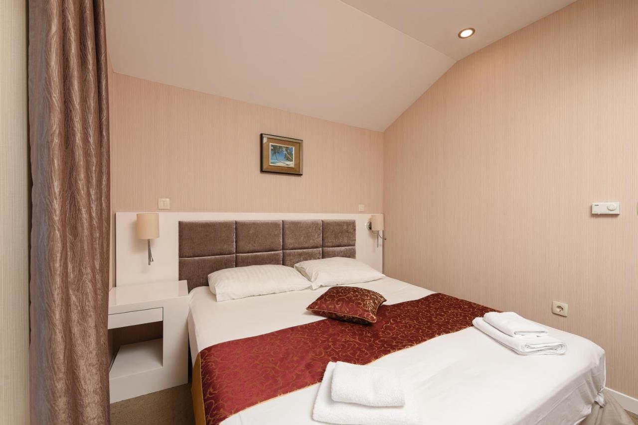 Family Hotel Zane Pag Town Eksteriør billede