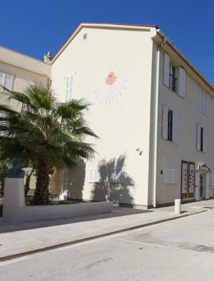 Family Hotel Zane Pag Town Eksteriør billede